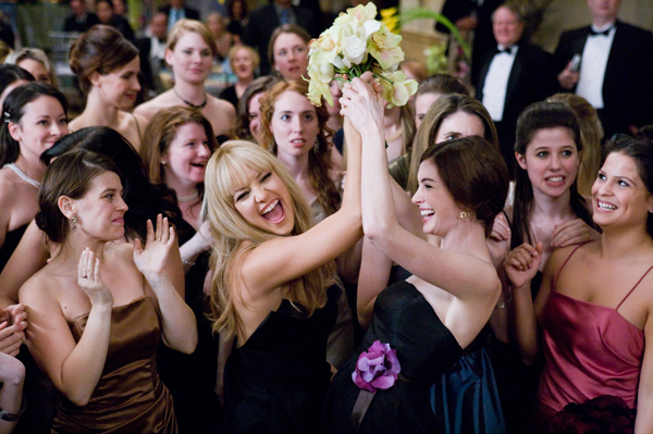 Liv (Kate Hudson, left) and Emma (Anne Hathaway) delight in catching the bouquet at a friends wedding. PHOTOGRAPHS TO BE USED SOLELY FOR ADVERTISING, PROMOTION, PUBLICITY OR REVIEWS OF THIS SPECIFIC MOTION PICTURE AND TO REMAIN THE PROPERTY OF THE STUDIO. NOT FOR SALE OR REDISTRIBUTION.