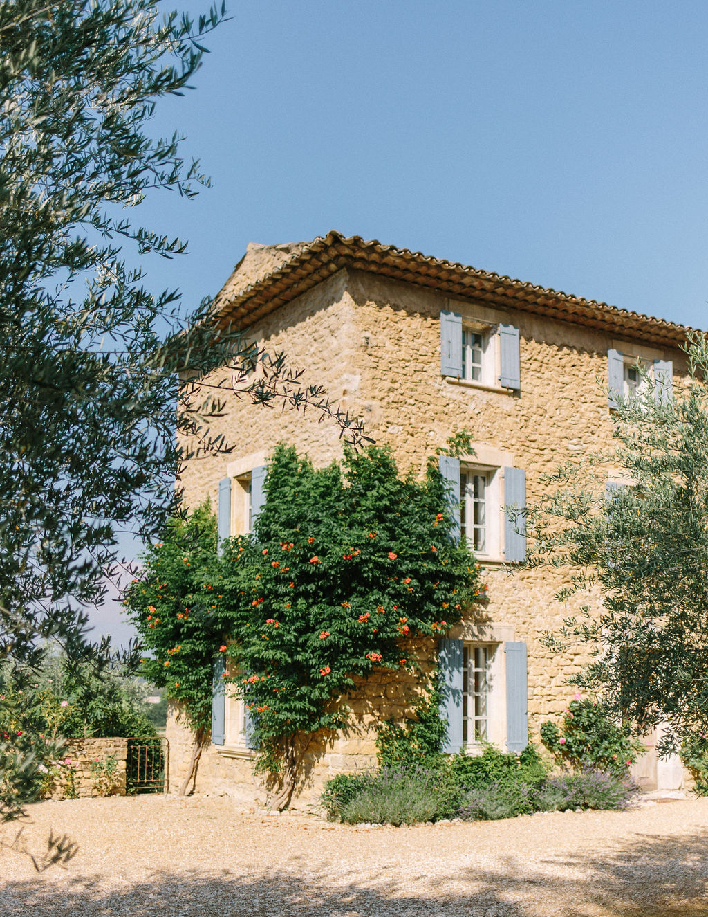 A Hot Summer Provençal Wedding in Gordes - Over The Moon